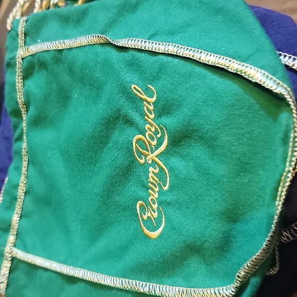 Small Crowmn Royal 12 - Picture 2 of 3